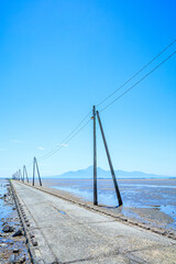 Obraz premium 初夏の岱明海床路 熊本県玉名市 Taimei undersea road in early summer. Kumamoto Pref, Tamana City.