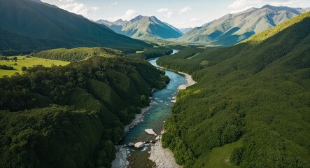 Obraz premium Aerial of lush mountain with clear river flowing through