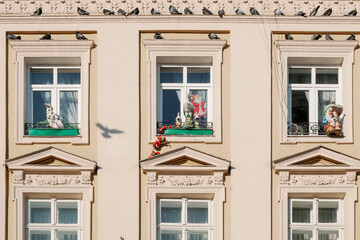 Fototapeta premium Santa Claus climbing on a balcony