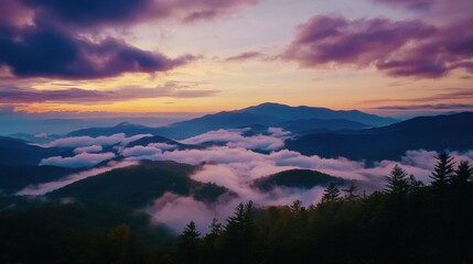 Obraz premium The sky is a beautiful mix of purple and orange hues, creating a serene