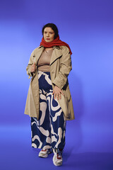 Fototapeta premium A plus size woman showcases her fashion sense, wearing a stylish ensemble with flair and confidence.