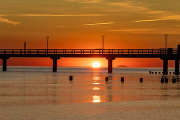 Zum Sonnenaufgang am Strand von Zingst an der Ostsee.