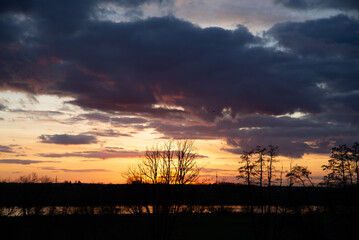 Fototapeta premium Sonnenuntergang über der niederbayerischen Donau