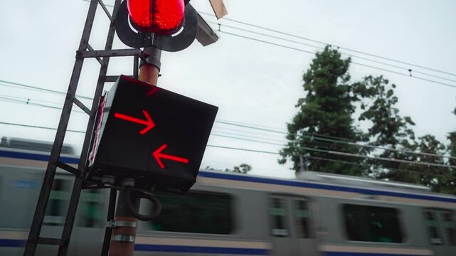 踏切で左右に交差する電車