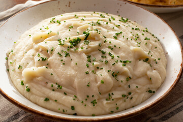 A view of a bowl of mashed potatoes.
