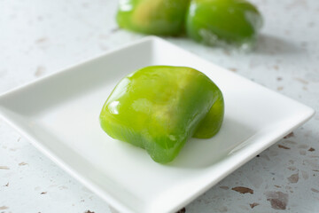 A view of a plate of tapioca mung bean cake.