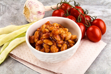 White baked bean in tomato sauce