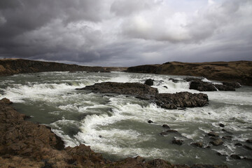 Landschaftsbild auf Island, Wasserfall Urridafoss