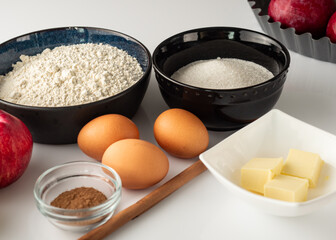 Ingredients Charlotte: Delicious Fruit Pie with Cinnamon and Fresh Ingredients