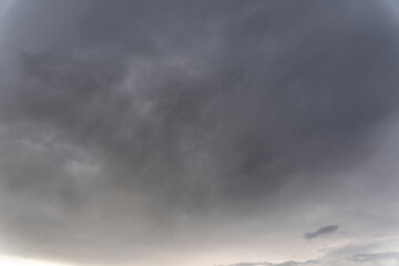 Cielo de Tormenta con Nubes Pesadas y espesas
