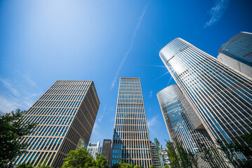 Fototapeta premium Modern City Skyline with Skyscrapers Against a Blue Sky