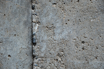 Joints of rough concrete walls exposed to the outside
