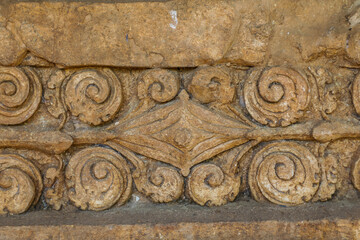 Sri Thep, an ancient city on the Southeast Asian network, demonstrates the wisdom of selecting a location that serves as a link between cultural diffusion and trade within and between regions.