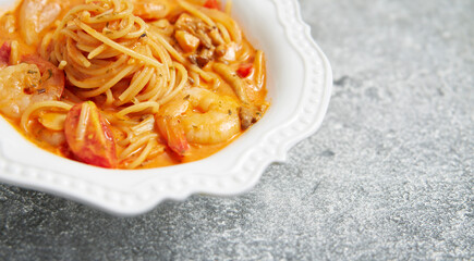 spaghetti with tomato sauce