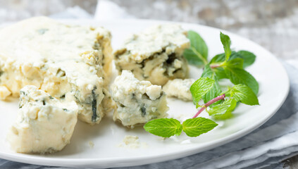 blue cheese and mint, cheese