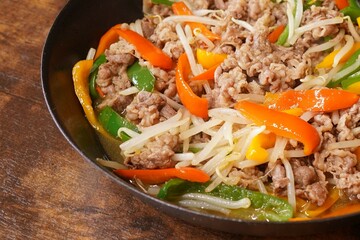 豚肉野菜炒め　豚肉切り落とし