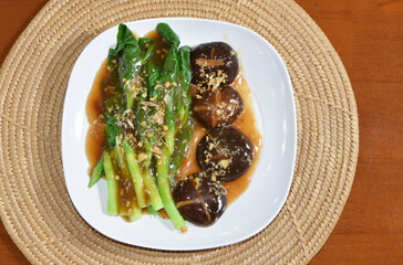 Vegetable and mushroom stir-fried oyster sauce