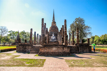 Naklejka premium Sukhothai Historical Park is a world heritage site, showing the masterpieces of early Thai architecture, the magnificent beauty of art and the architecture of the past glory, showing the wisdom.