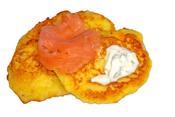 Kartoffelpuffer mit Lachs und Kräuterquark
