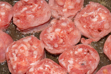 Salsiccia in der Pfanne