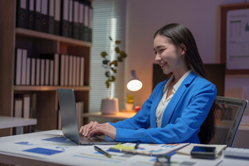 Asian businesswoman working on laptop online communicating Financial contact information with customers, planning, business success in the office modern online business ideas.