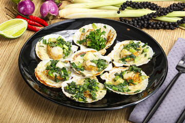 Grilled scallops with green onion
