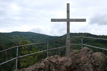 Gipfelkreuz auf dem Aschenbergstein, Bad Tabarz, Thüringer Wald, Thüringen, Deutschland