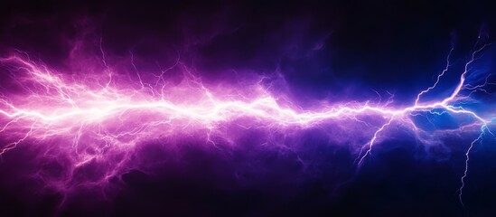 Naklejka premium Thunderstorm reveals vibrant colors against the backdrop of dark clouds.
