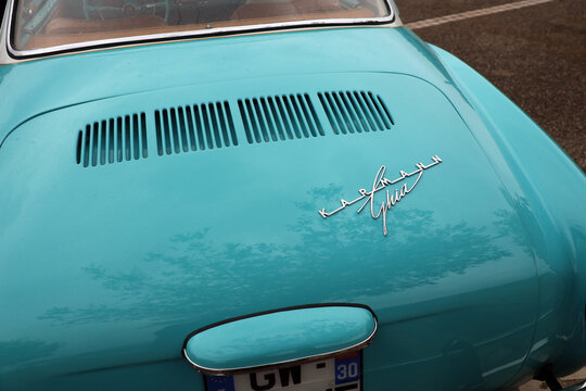 Arri&egrave;re d'une voiture ancienne BMW Karmann Ghia