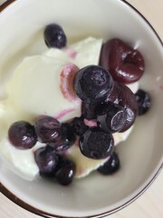 yogurt with blueberries
eat
at home
korea
south korea