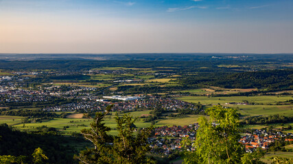 Blick vom Zellerhorn zur Burg Hohenzollern beim Sonnenuntergang im Zollernalb Kreis auf der Schwäbischen Alb