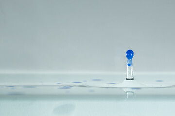 farbe tropfen wasser blau