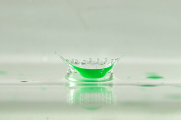 farbe tropfen wasser grün
