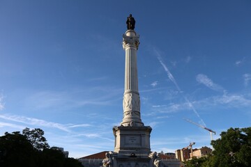 Obraz premium La colonne du roi Pierre IV, sur la place du roi Pierre IV, ville de Lisbonne, Portugal
