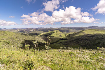 vista das serras na cidade de Alto Paraiso de Goi&aacute;s, regi&atilde;o da Chapada dos Veadeiros, Estado de Goi&aacute;s, Brasil