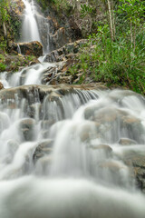 Obraz premium cachoeira na cidade de Alto Paraiso de Goiás, região da Chapada dos Veadeiros, Estado de Goiás, Brasil