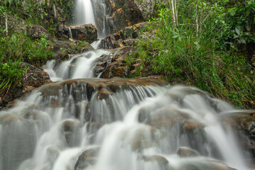 Obraz premium cachoeira na cidade de Alto Paraiso de Goiás, região da Chapada dos Veadeiros, Estado de Goiás, Brasil