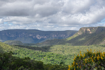 vista das serras na cidade de Alto Paraiso de Goiás, região da Chapada dos Veadeiros, Estado de Goiás, Brasil