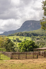 vista das serras na cidade de Alto Paraiso de Goiás, região da Chapada dos Veadeiros, Estado de...