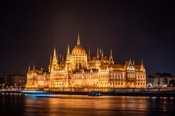 Obraz premium Budapest, Hungary, night in the city