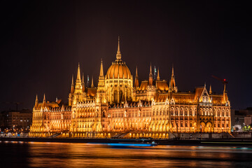 Fototapeta premium Budapest, Hungary, night in the city