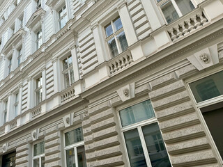 Sanierte Altbausfassaden im Karmeliterviertel im 2. Bezirk von Wien, Österreich