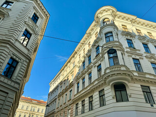 Sanierte Altbausfassaden im Karmeliterviertel im 2. Bezirk von Wien, Österreich