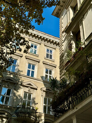 Sanierte Altbausfassaden im Karmeliterviertel im 2. Bezirk von Wien, Österreich