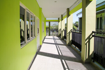 Obraz premium Artistic modern school building seen side and front in bright daylight