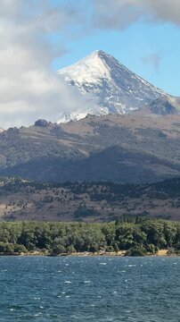 volcan lanin toma vertical argentina