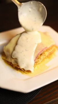 LASANHA DE FRANGO COM MOLHO BRANCO