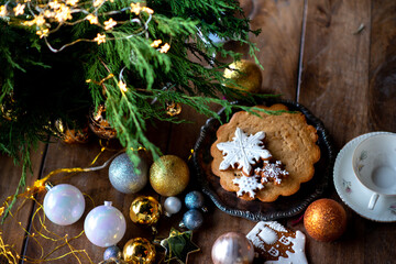 Festive Christmas table with ginger cookie pie garland gold silver and pastel balloon decoration