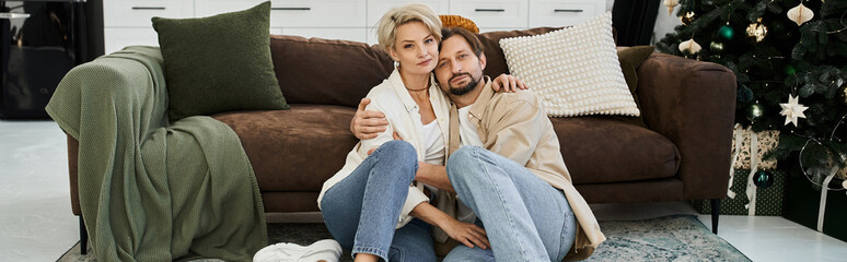 Obraz premium Two people share a warm embrace on the floor, enjoying a peaceful moment at home together.