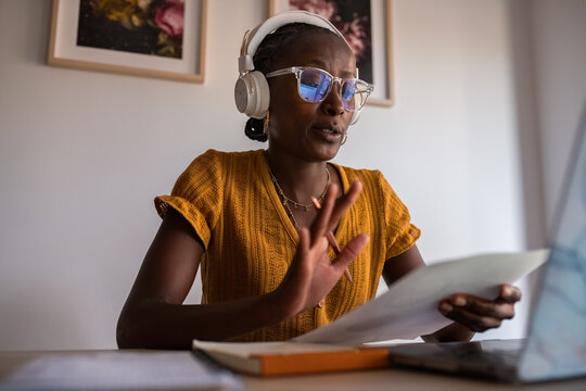 Freelancer discussing project with client